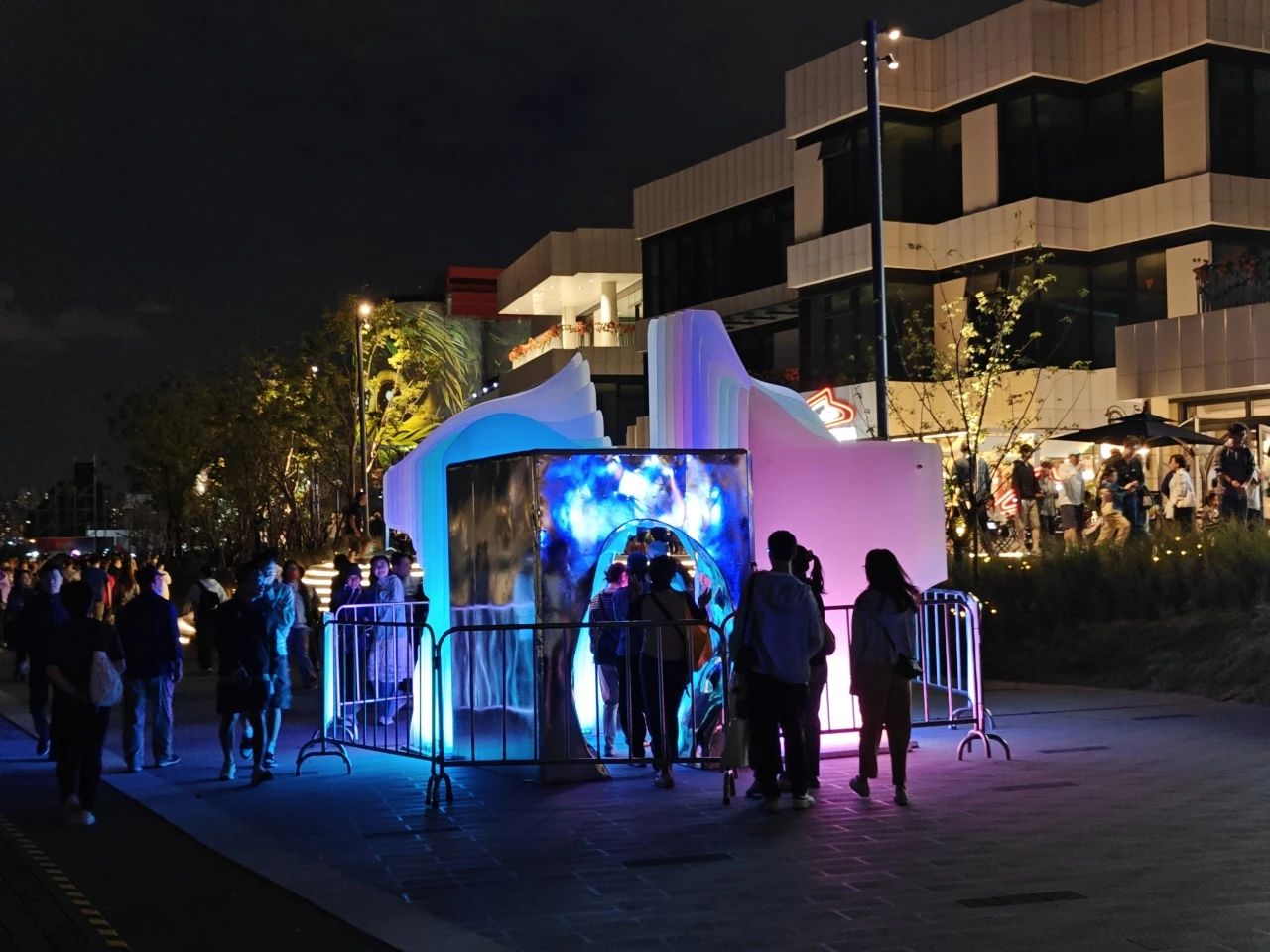 藏不住了，這個國慶，信達電通助力上海國際光影節(jié)徐匯分會場！